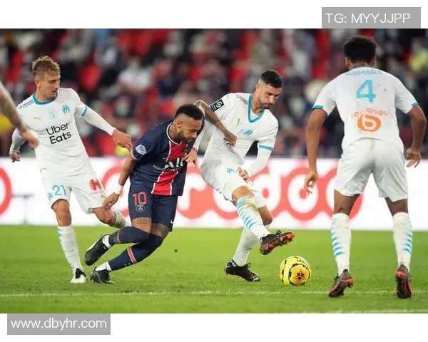 尼斯拉德尼基与伏伊伏丁那的激烈对决揭示足球战术的较量与魅力